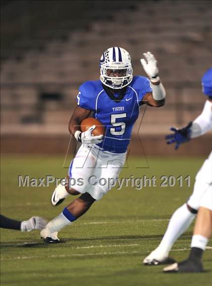 Thumbnail 1 in Grandview vs. Daingerfield (2A Division 1 Region 2 Semifinals) photogallery.