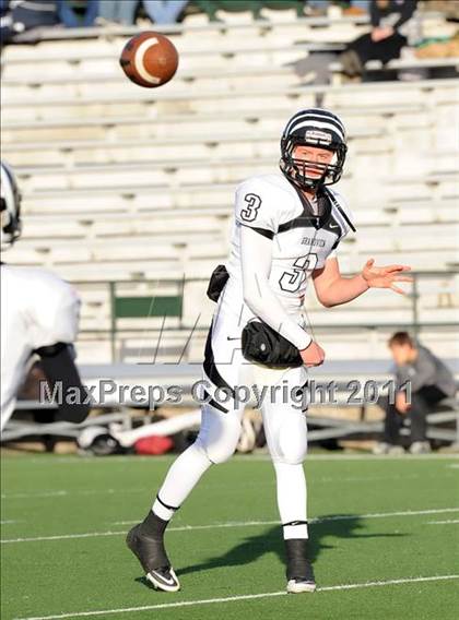 Thumbnail 1 in Grandview vs. Daingerfield (2A Division 1 Region 2 Semifinals) photogallery.
