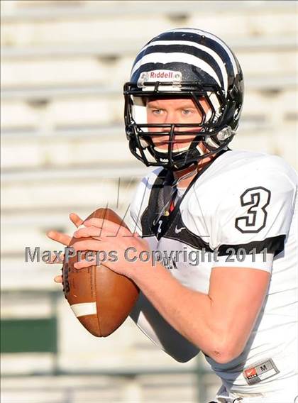 Thumbnail 2 in Grandview vs. Daingerfield (2A Division 1 Region 2 Semifinals) photogallery.