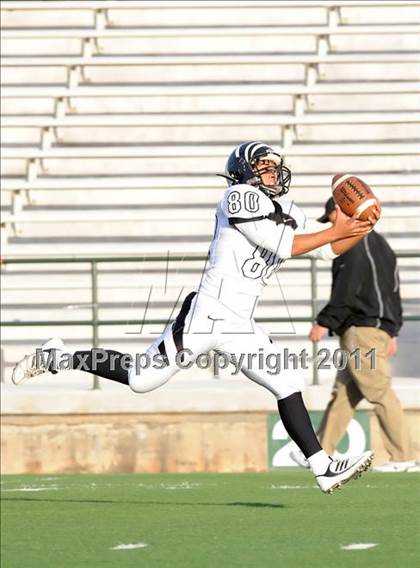 Thumbnail 3 in Grandview vs. Daingerfield (2A Division 1 Region 2 Semifinals) photogallery.