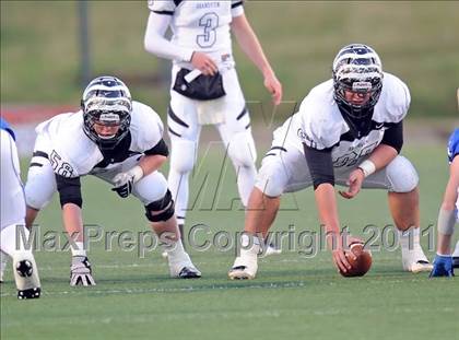 Thumbnail 3 in Grandview vs. Daingerfield (2A Division 1 Region 2 Semifinals) photogallery.