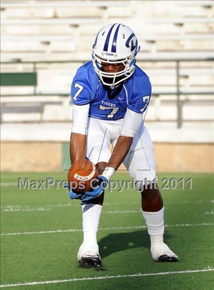 Thumbnail 2 in Grandview vs. Daingerfield (2A Division 1 Region 2 Semifinals) photogallery.