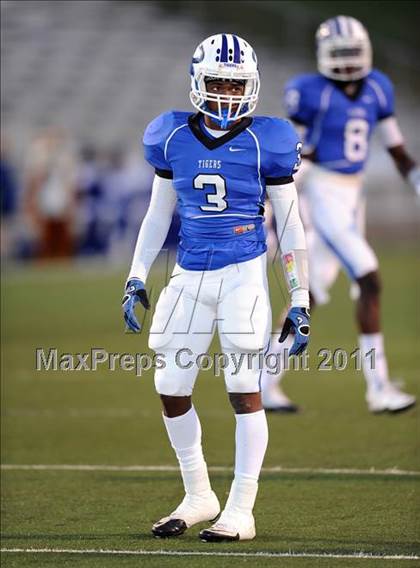 Thumbnail 2 in Grandview vs. Daingerfield (2A Division 1 Region 2 Semifinals) photogallery.