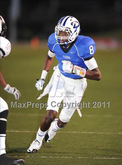 Thumbnail 2 in Grandview vs. Daingerfield (2A Division 1 Region 2 Semifinals) photogallery.
