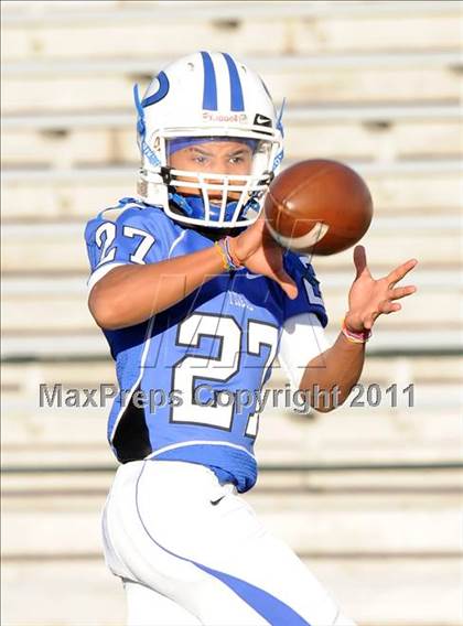 Thumbnail 2 in Grandview vs. Daingerfield (2A Division 1 Region 2 Semifinals) photogallery.