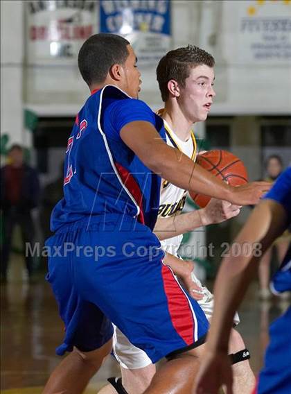 Thumbnail 2 in Gridley vs. San Leandro (Gridley Invitational) photogallery.
