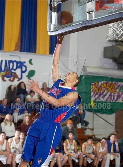 Thumbnail 1 in Gridley vs. San Leandro (Gridley Invitational) photogallery.