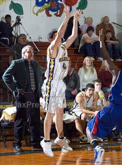 Thumbnail 2 in Gridley vs. San Leandro (Gridley Invitational) photogallery.