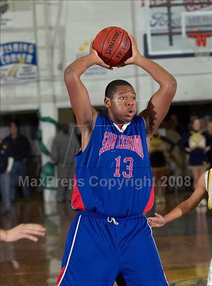 Thumbnail 3 in Gridley vs. San Leandro (Gridley Invitational) photogallery.