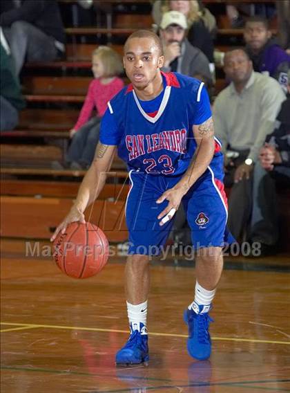 Thumbnail 2 in Gridley vs. San Leandro (Gridley Invitational) photogallery.