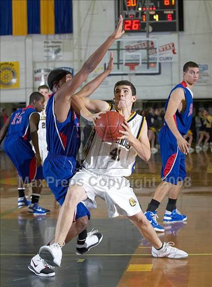 Thumbnail 1 in Gridley vs. San Leandro (Gridley Invitational) photogallery.