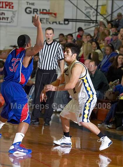 Thumbnail 2 in Gridley vs. San Leandro (Gridley Invitational) photogallery.