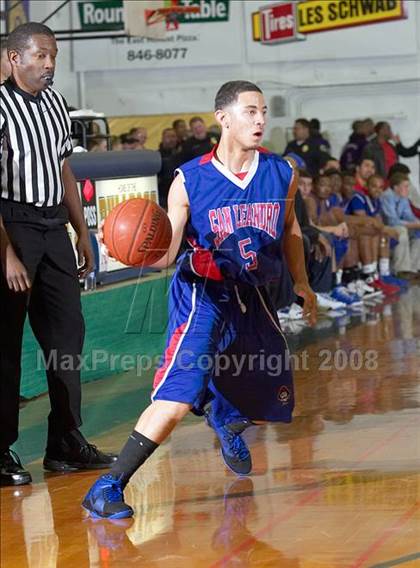 Thumbnail 1 in Gridley vs. San Leandro (Gridley Invitational) photogallery.