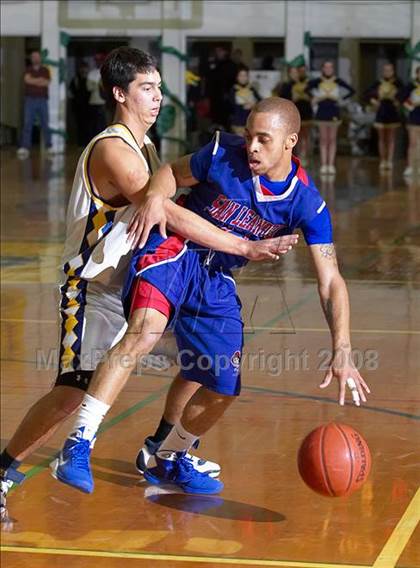 Thumbnail 3 in Gridley vs. San Leandro (Gridley Invitational) photogallery.