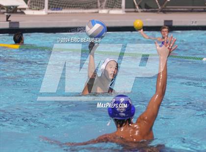 Thumbnail 2 in American vs. San Leandro photogallery.