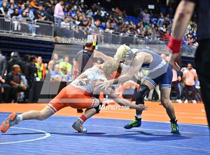 Thumbnail 2 in UIL Wrestling 5A-6A Finals (3rd-5th Place Bouts) photogallery.