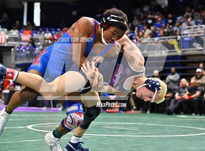 Thumbnail 1 in UIL Wrestling 5A-6A Finals (3rd-5th Place Bouts) photogallery.
