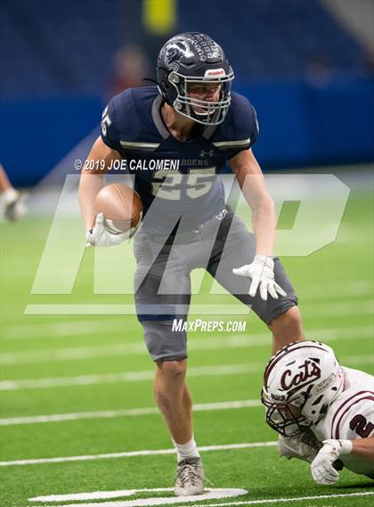 Thumbnail 2 in Calallen vs  Boerne-Champion (Class 5A Division I Quarterfinals) photogallery.