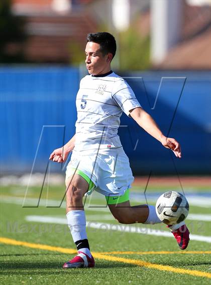 Thumbnail 1 in East Valley vs. Notre Dame (Valley Kickoff Classic) photogallery.