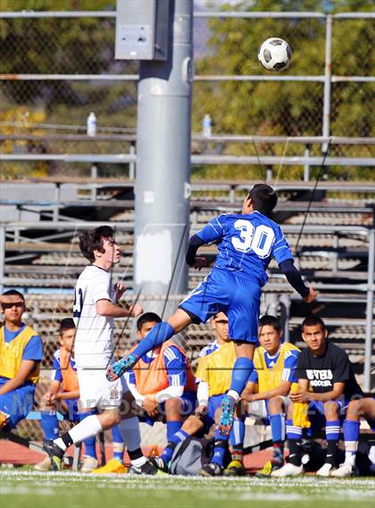 Thumbnail 2 in East Valley vs. Notre Dame (Valley Kickoff Classic) photogallery.