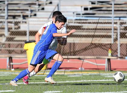 Thumbnail 3 in East Valley vs. Notre Dame (Valley Kickoff Classic) photogallery.