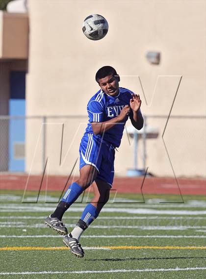 Thumbnail 1 in East Valley vs. Notre Dame (Valley Kickoff Classic) photogallery.
