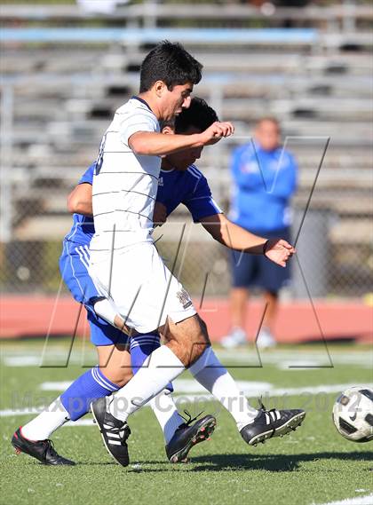 Thumbnail 2 in East Valley vs. Notre Dame (Valley Kickoff Classic) photogallery.