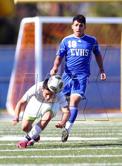 Thumbnail 2 in East Valley vs. Notre Dame (Valley Kickoff Classic) photogallery.