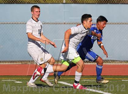 Thumbnail 1 in East Valley vs. Notre Dame (Valley Kickoff Classic) photogallery.