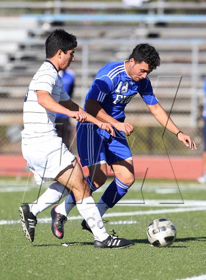 Thumbnail 1 in East Valley vs. Notre Dame (Valley Kickoff Classic) photogallery.