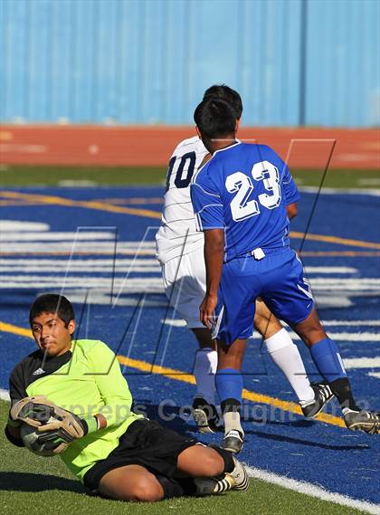 Thumbnail 2 in East Valley vs. Notre Dame (Valley Kickoff Classic) photogallery.