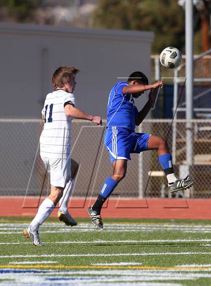 Thumbnail 3 in East Valley vs. Notre Dame (Valley Kickoff Classic) photogallery.