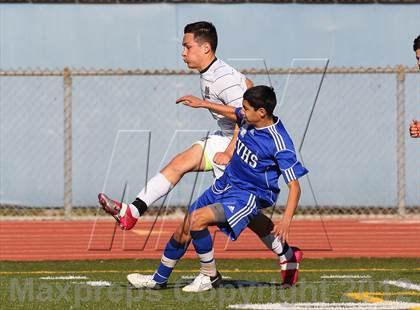 Thumbnail 1 in East Valley vs. Notre Dame (Valley Kickoff Classic) photogallery.