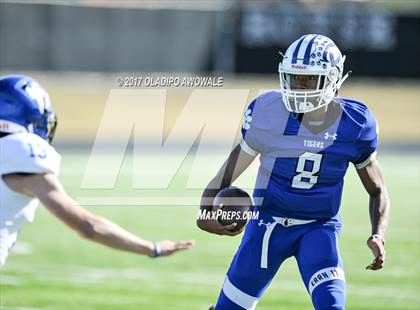 Thumbnail 1 in Gunter vs. Daingerfield (UIL 3A Area Playoff) photogallery.