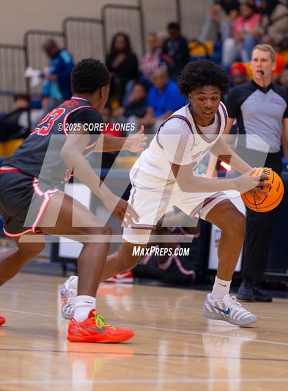 Thumbnail 3 in Dutchtown vs Hillgrove (Georgia's Elite 8 Tip Off Classic) photogallery.