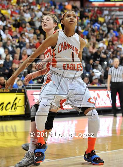 Thumbnail 2 in Mater Dei vs. Chaminade (CIF SoCal Regional Open Division Final) photogallery.