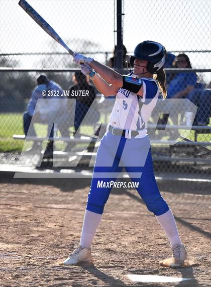 Thumbnail 3 in Burton vs Mumford photogallery.