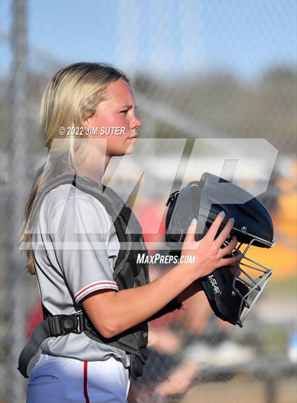 Thumbnail 3 in Burton vs Mumford photogallery.