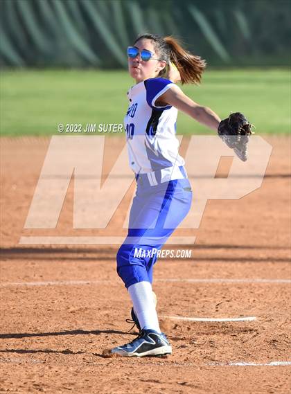 Thumbnail 2 in Burton vs Mumford photogallery.