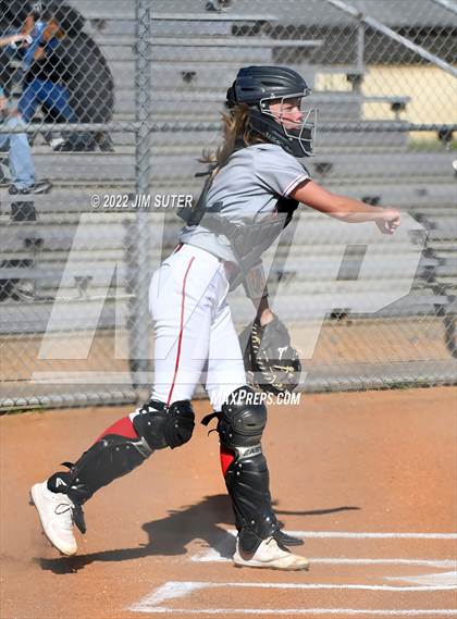 Thumbnail 2 in Burton vs Mumford photogallery.