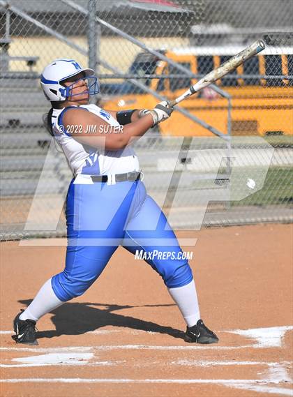 Thumbnail 2 in Burton vs Mumford photogallery.