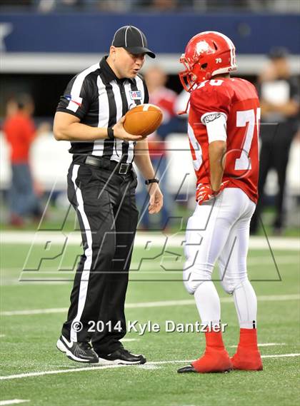 Thumbnail 3 in Albany vs. Bremond (UIL 2A Division 2 Final) photogallery.