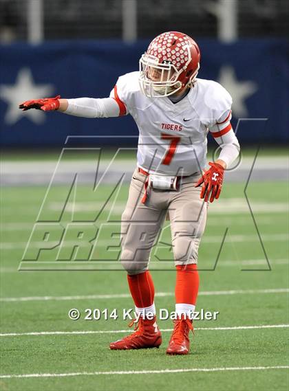 Thumbnail 3 in Albany vs. Bremond (UIL 2A Division 2 Final) photogallery.