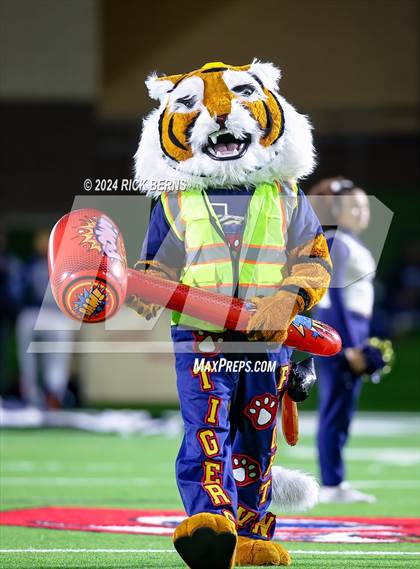 Thumbnail 3 in College Park @ Klein Collins (UIL 6A Football D2 Area playoffs) photogallery.