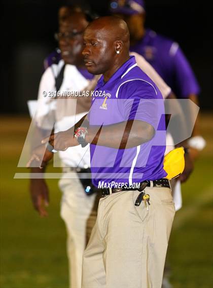Thumbnail 2 in Lynwood vs. Gahr photogallery.