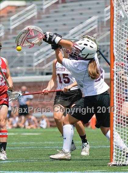 Thumbnail 2 in Garden City vs. Canandaigua (NYSPHSAA Class B Semifinal) photogallery.