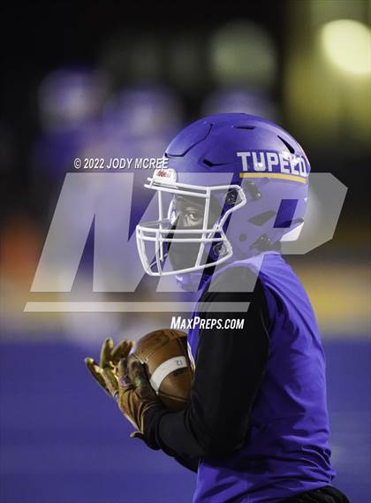 Thumbnail 2 in Starkville @ Tupelo (MSHAA 6A Semifinal) photogallery.