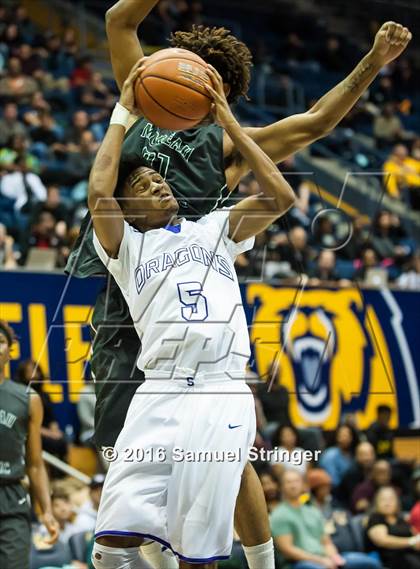 Thumbnail 2 in Sacramento vs. Moreau Catholic (MaxPreps MLK Classic) photogallery.