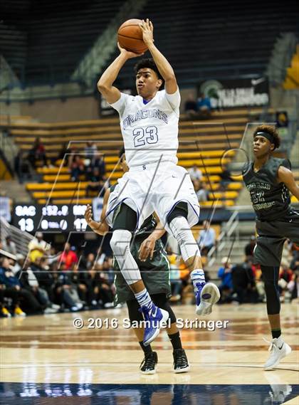 Thumbnail 3 in Sacramento vs. Moreau Catholic (MaxPreps MLK Classic) photogallery.