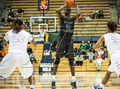 Thumbnail 2 in Sacramento vs. Moreau Catholic (MaxPreps MLK Classic) photogallery.